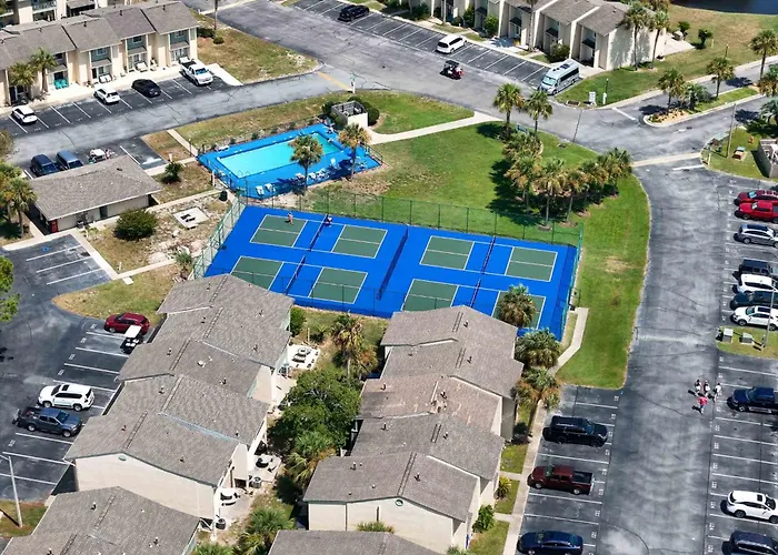 Beach Access Close To Walmart, Bowling,Skating And Game Room