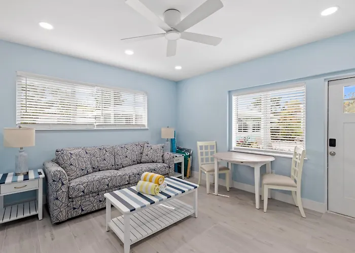 Creole Garden Cottage At Palmview Inn Of Sanibel With Bikes