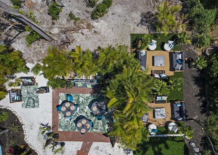 Creole Garden Cottage At Palmview Inn Of Sanibel With Bikes