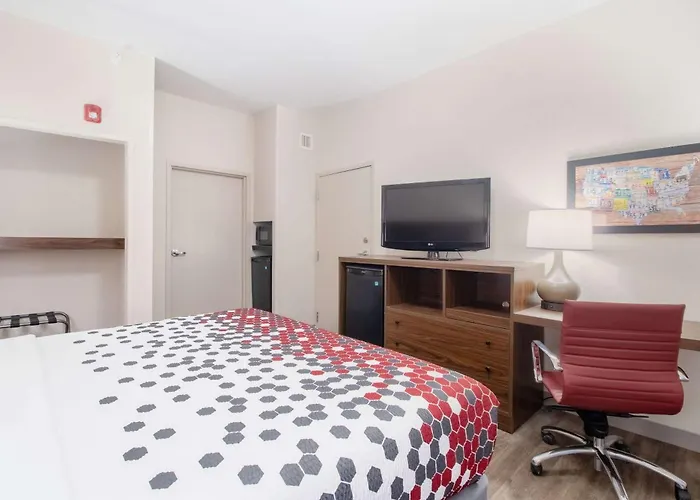 Econo Lodge Inn & Suites Foley-North Gulf Shores