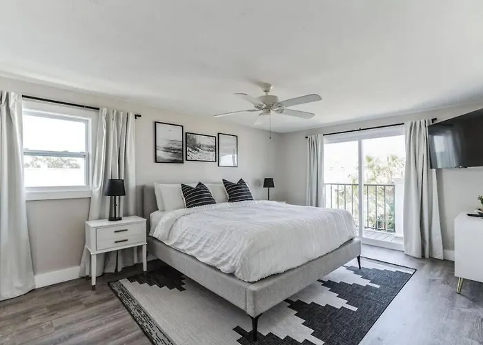 Modern 3 Bedroom Beach Retreat With Private Balcony