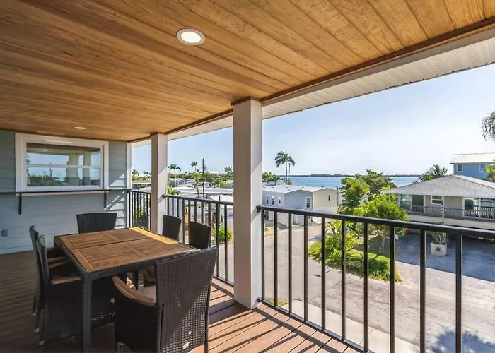 Modern 3 Bedroom Beach Retreat With Private Balcony