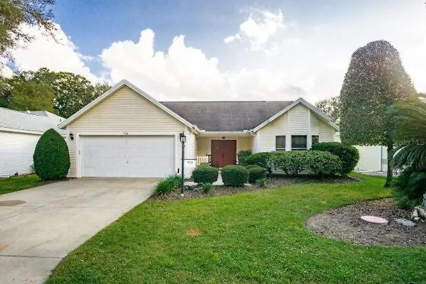 Villages Large 2 Bed Room 2 Bath Near Shopping