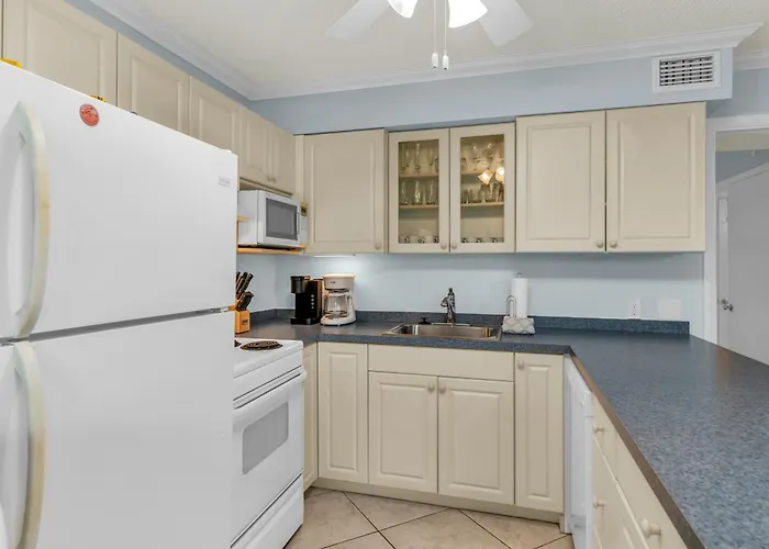 1 Bedroom / New Furniture / Direct Beach Access / Across From J.W. Marriott