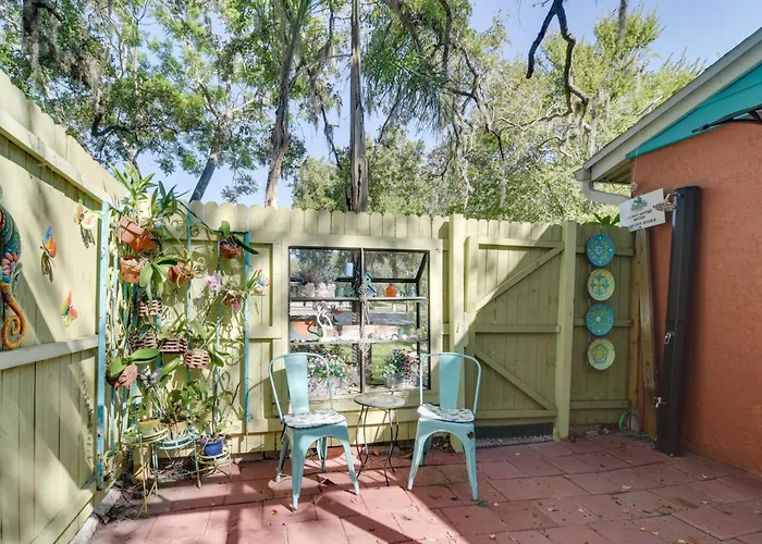 Riverfront Getaway W/ Hot Tub & Game Room!