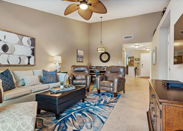 Gorgeous Updated 2 Bedroom Lake View Unit In