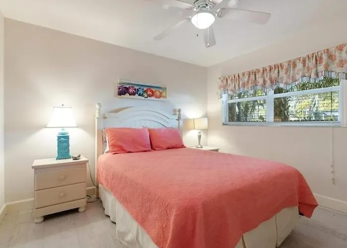 2Bed/2Bath Condo Next To Siesta Key ~A Hidden Gem