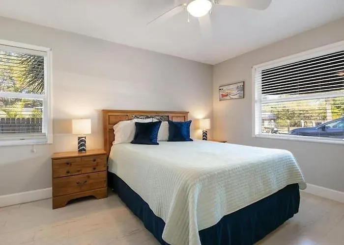 2Bed/2Bath Condo Next To Siesta Key ~A Hidden Gem