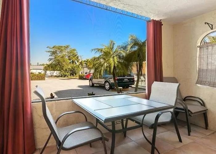 2Bed/2Bath Condo Next To Siesta Key ~A Hidden Gem