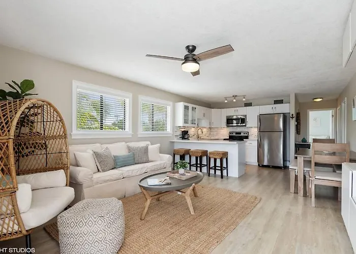 Ocean Shores Villa 2 In Key Largo With Pool And Boat Slip
