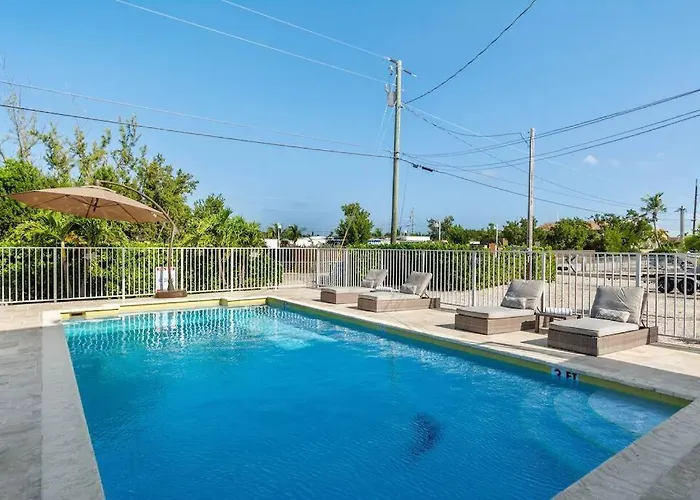 Ocean Shores Villa 2 In Key Largo With Pool And Boat Slip