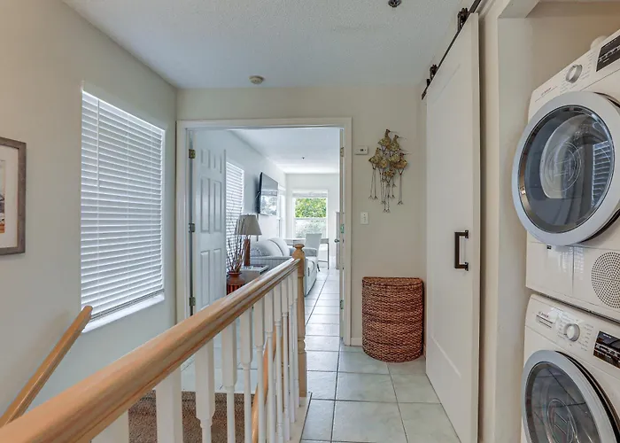 Holmes Beach Condo Near Anna Maria: Pool Access!