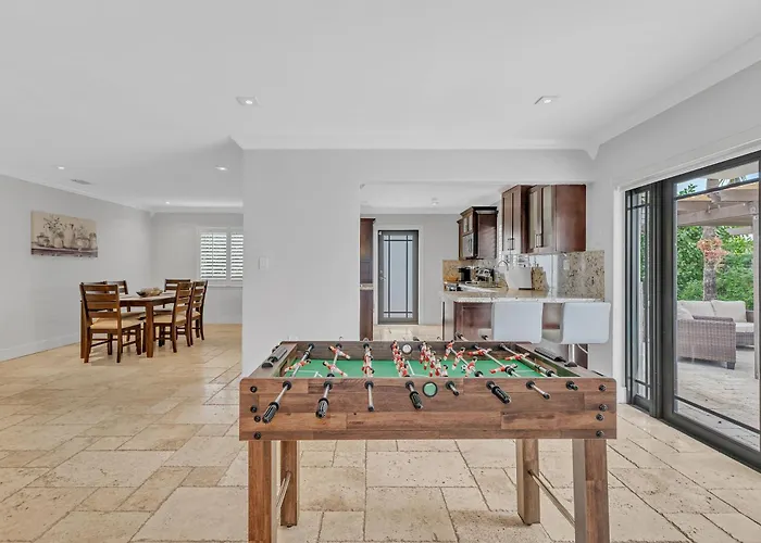 Tropical Oasis With Heated Pool And Bbq