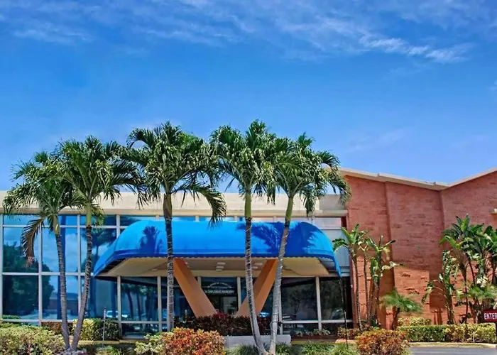 Walk To The Beach, Studio, Pool And Free Parking