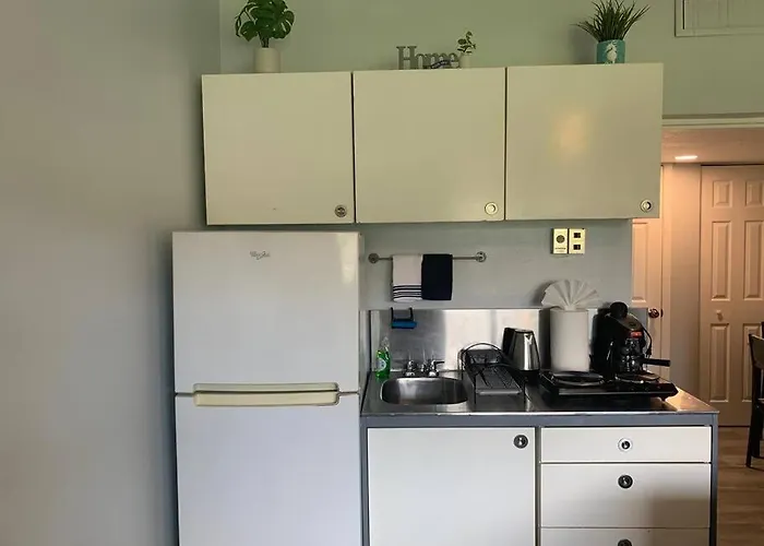 Walk To The Beach, Studio, Pool And Free Parking