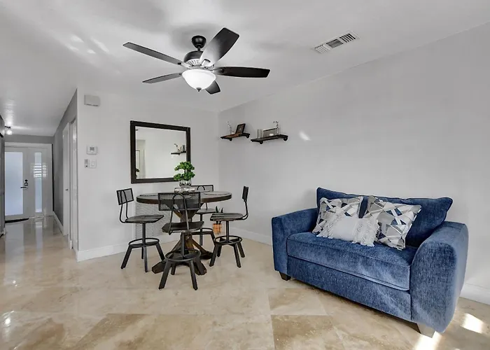 Boca Beauty - Stylish Home With Pool Home