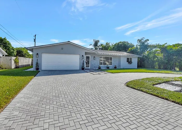 Boca Beauty - Stylish Home With Pool Home