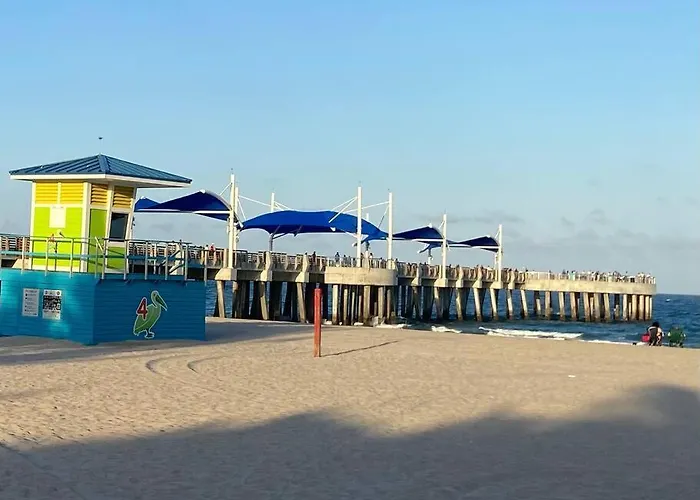 Two Blocks From Beach - Walk To The Water!