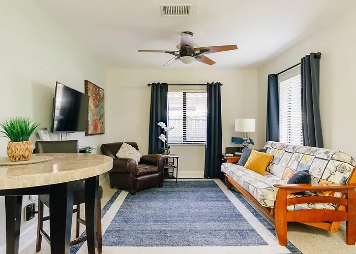 Two Blocks From Beach - Walk To The Water!
