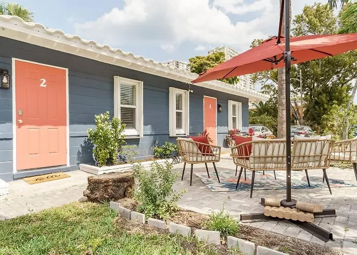 New & Blue - 2 Blocks To The Beach