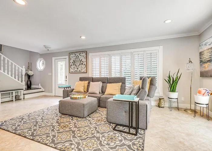 Sun-Soaked Pompano Beach Home W/ Private Pool!