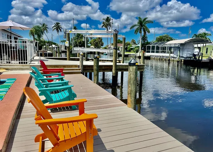 Hot Tub And Dock Gilligan'S On The Island