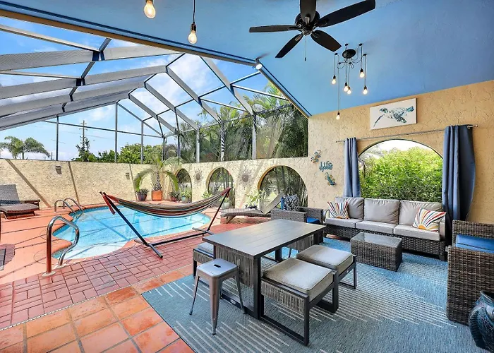Heated Pool, Sleeps 10, Relaxing Lanai, Near Beaches, Pet Friendly!