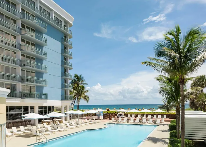 The Singer Oceanfront Resort, Curio Collection By Hilton