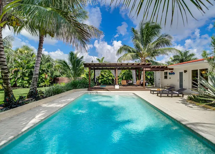 Private Oasis W/ Pool: Walk To Melbourne Beach!