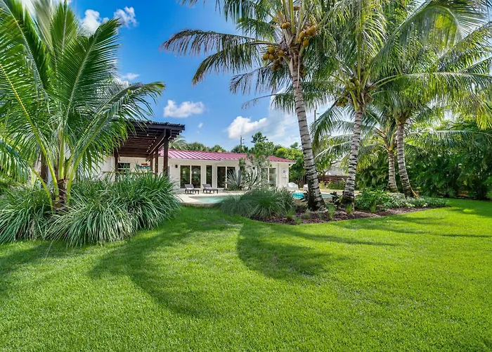 Private Oasis W/ Pool: Walk To Melbourne Beach!