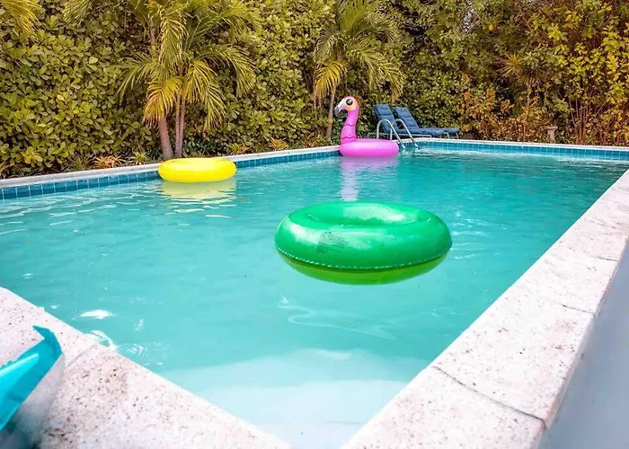 House With Pool And Bbq, 12 Min To The Beach