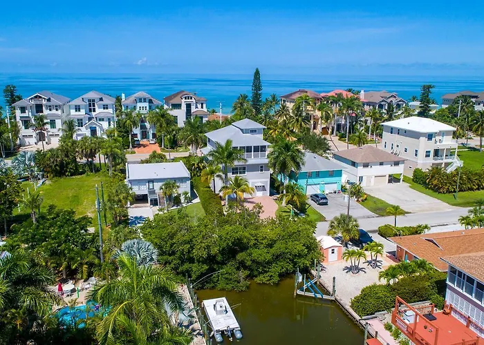 Skyfall South, 4 Bedroom Beach Vacation Pool Home, Sleeps 8
