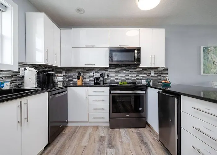 Be A Nomad - Beach Block 2Br With Ocean Views - Steps To Sand Sleeps 6