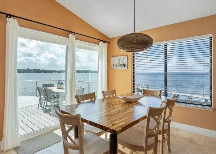 Featured On Hgtv'S My Lottery Dream Home! Private Dock, 15 Minute Boat Ride To Crab Island, 20 Minute Drive To Destin, Pet Friendly