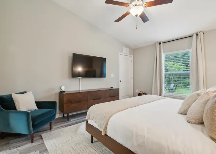 The Balboa - Modern Luxury Getaway