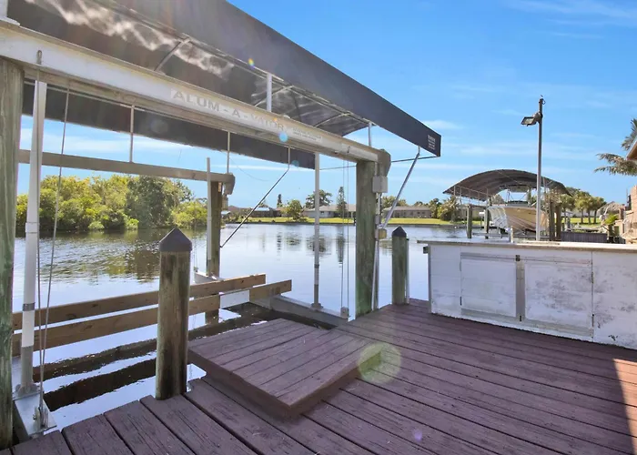 Pet Friendly Canal Front 3-Bedroom Grand Villa With Pool, Linai And Dock