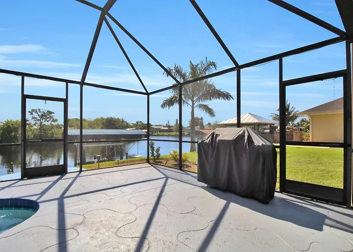 Pet Friendly Canal Front 3-Bedroom Grand Villa With Pool, Linai And Dock