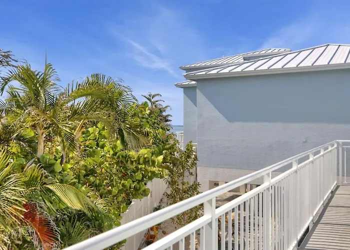 Ocean Front Breeze In Paradise