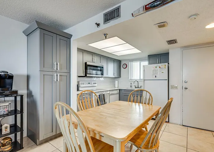 Balcony & Resort Amenities: Gulf Coast Escape!