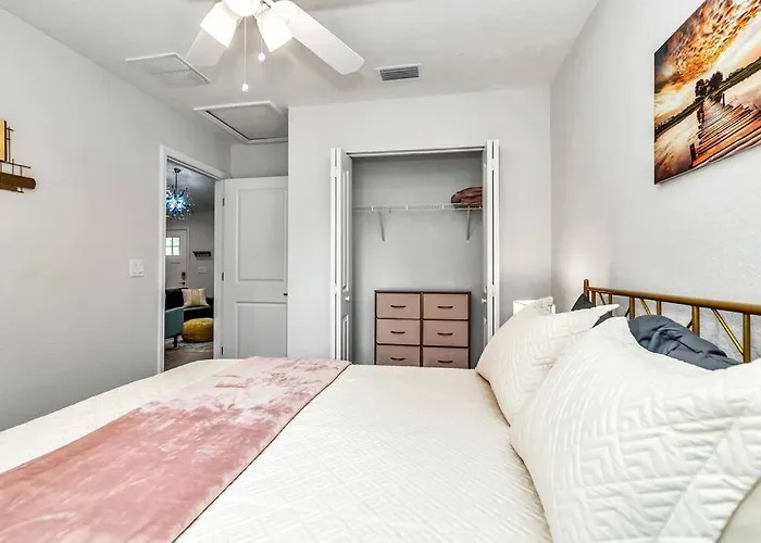 Bright & Colorful New Home 10 Min From Rainbow Springs