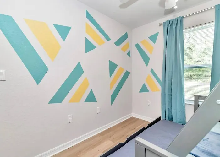 Bright & Colorful New Home 10 Min From Rainbow Springs