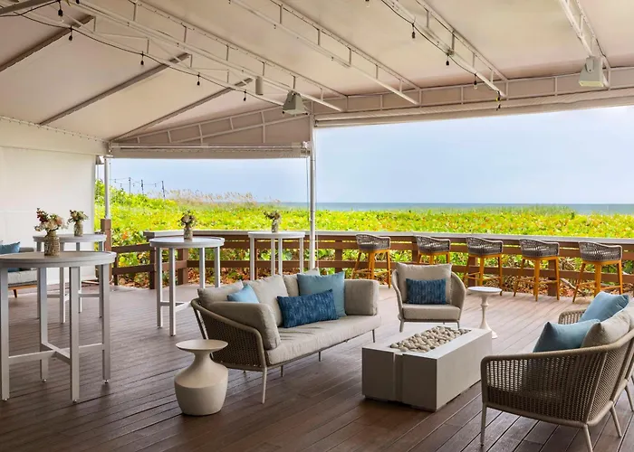The Singer Oceanfront Resort, Curio Collection By Hilton
