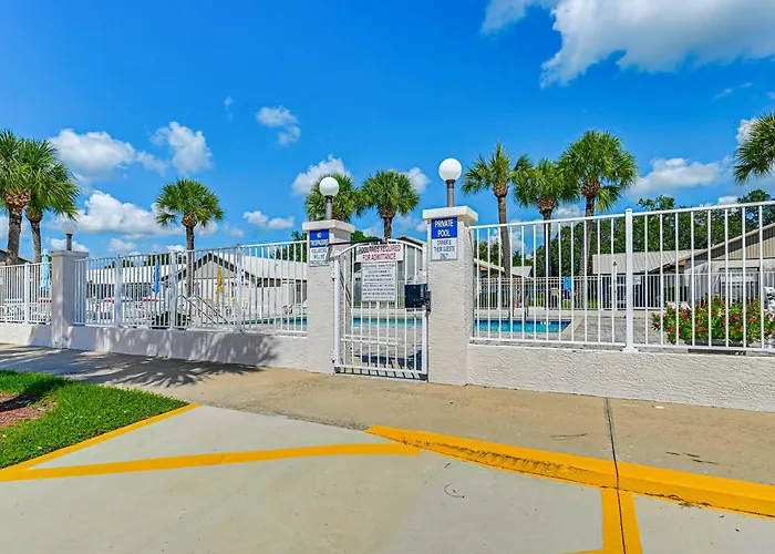 Sunny Canal-View Villa W/ Lanai In Sebring!