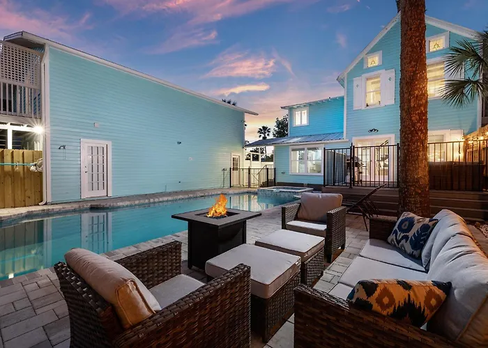Luxurious Escape Sleeps 10 With Private Pool & Spa