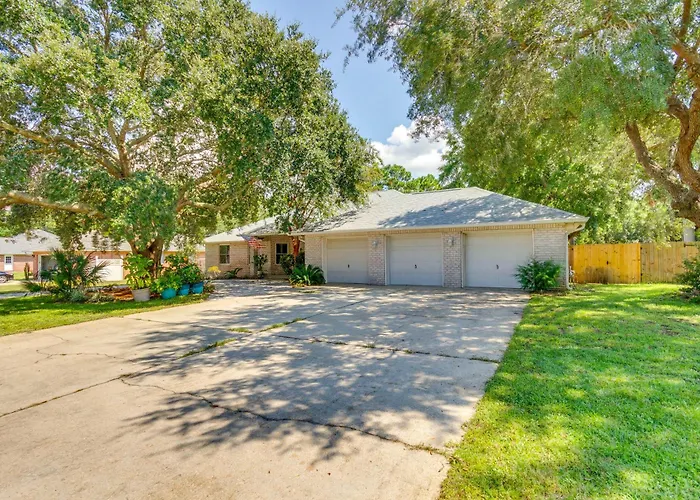4 Mi To Beach: Family-Friendly Home In Navarre