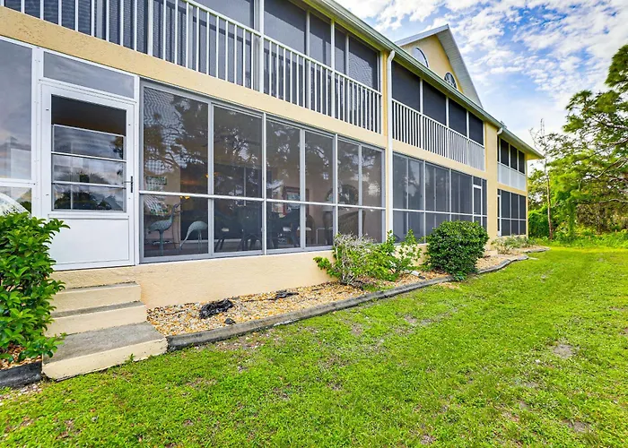 8 Mi To Beach W/ Pool Access: Englewood Condo!