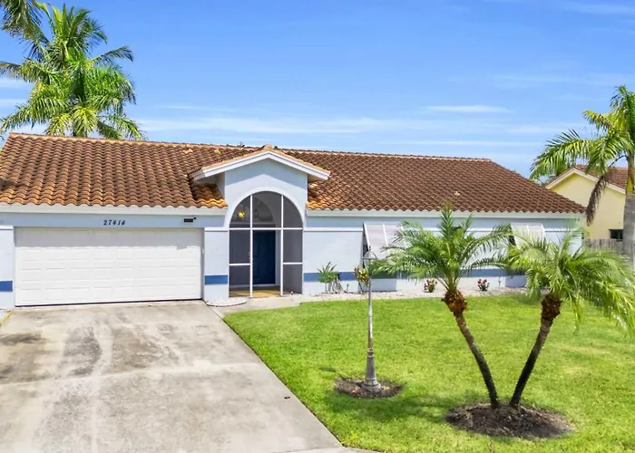 Charming Heated Pool Home - 3 Miles To The Beach, Pet And Family Friendly -Available Year Round!