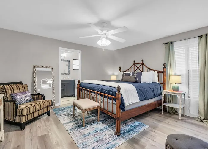 Charming Heated Pool Home - 3 Miles To The Beach, Pet And Family Friendly -Available Year Round!