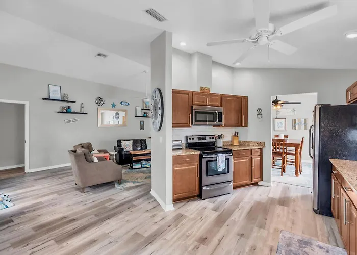 Charming Heated Pool Home - 3 Miles To The Beach, Pet And Family Friendly -Available Year Round!