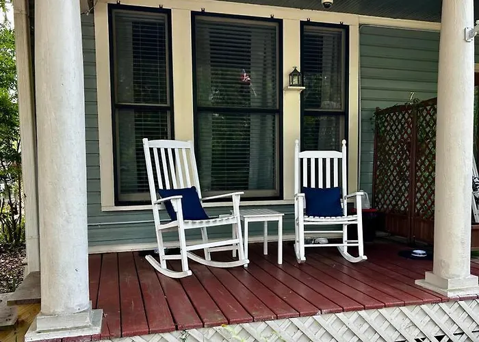Nash House | Historic Downtown Retreat 3/1